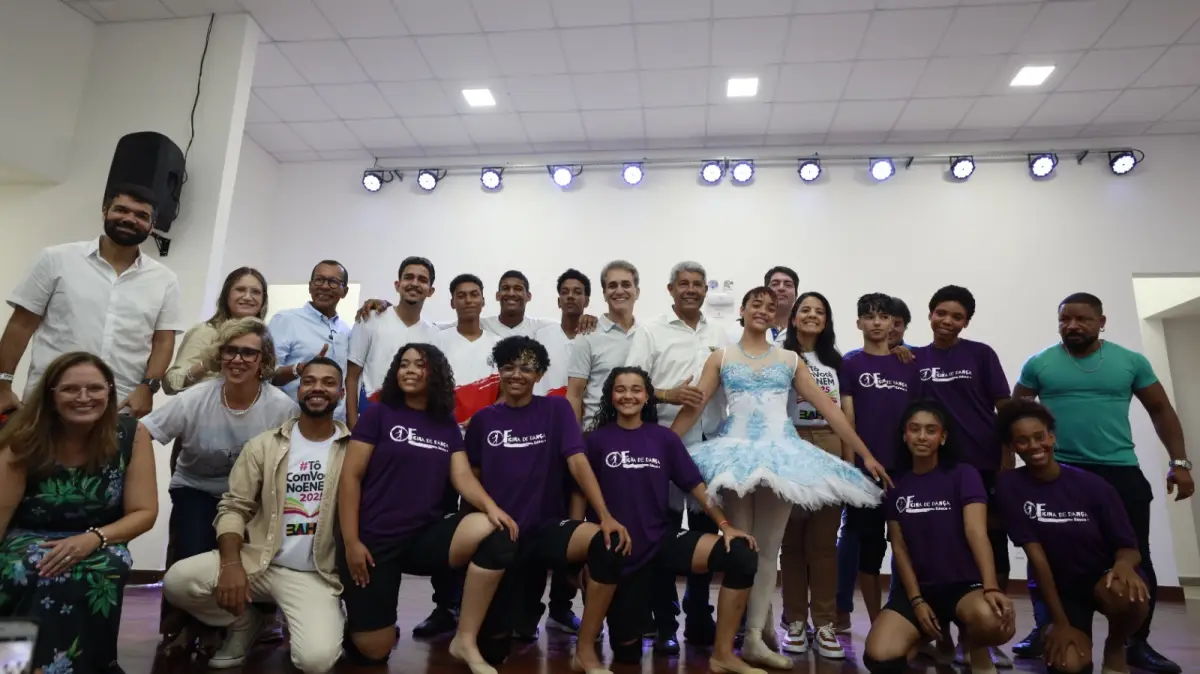 Em SAJ, governador entrega novo colégio, 57 viaturas policiais e autoriza ampliação de hospital Em SAJ, governador entrega novo colégio, 57 viaturas policiais e autoriza ampliação de hospital