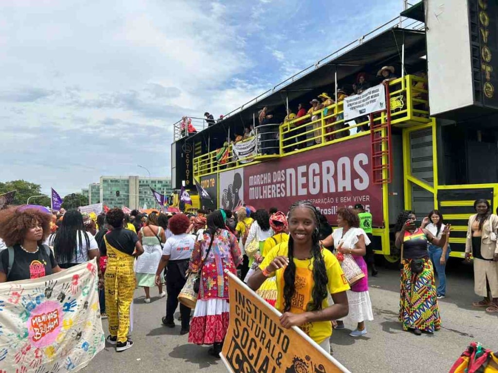 Mulheres negras da Bahia marcham por reparação e bem viver em Brasília