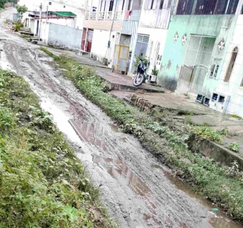 Fortes chuvas provocam problemas em diversos bairros de Feira de Santana