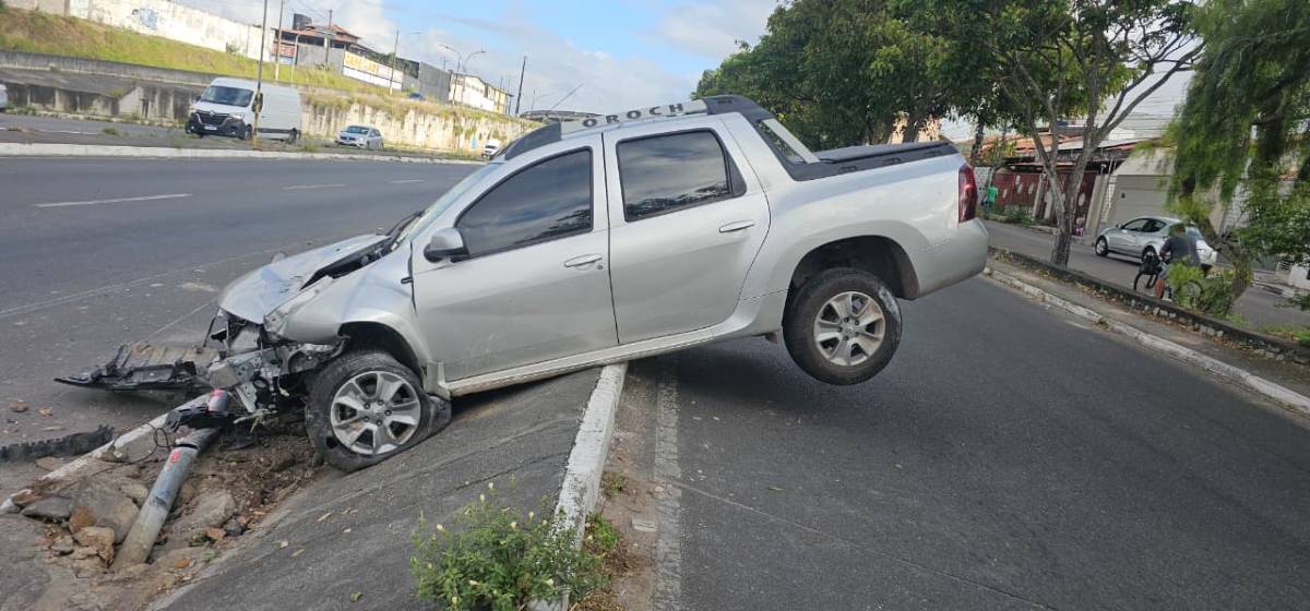 Acidente na Avenida José Falcão da Silva