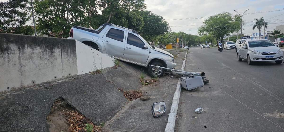 Acidente na Avenida José Falcão da Silva