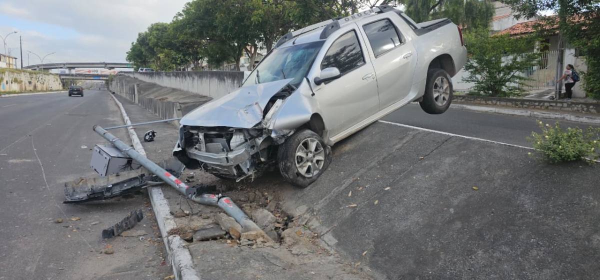 Acidente na Avenida José Falcão da Silva
