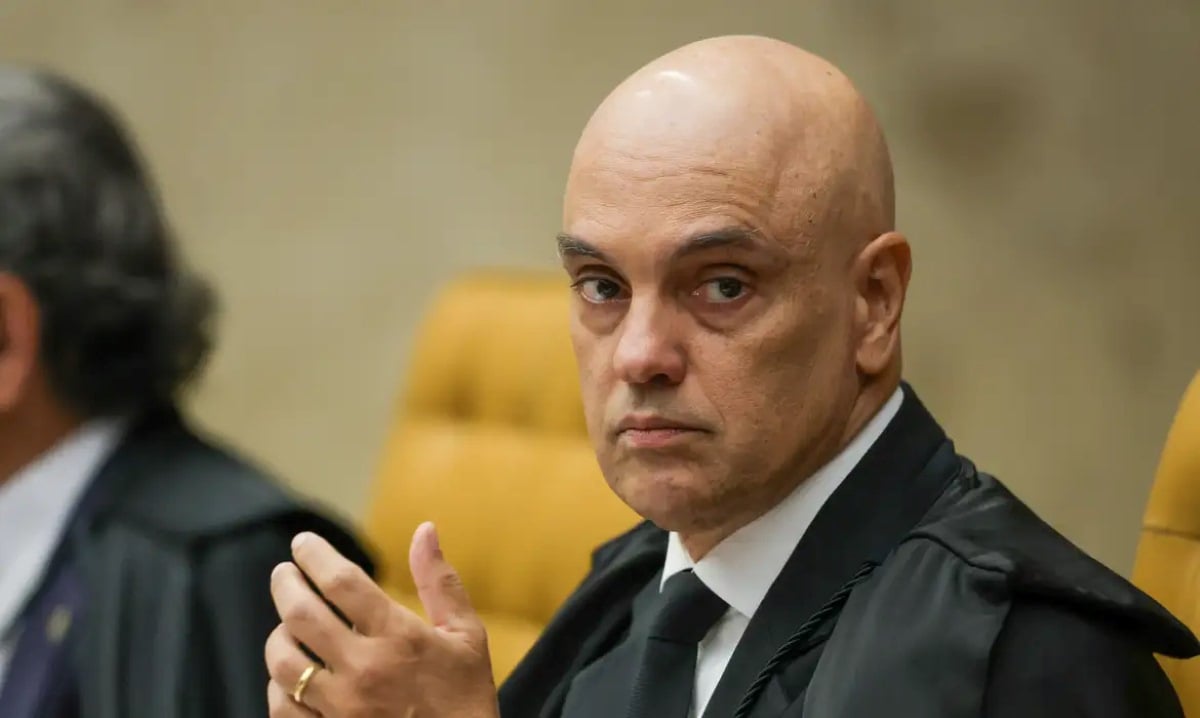 Alexandre de Moraes determina que polícia penal realize vigilância integral na casa de Bolsonaro