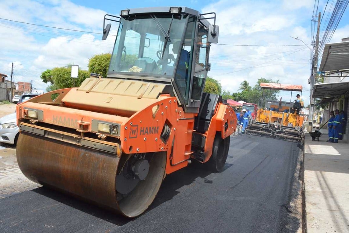 Prefeitura inicia pavimentação asfáltica da rua Primavera, em trecho que liga os bairros Pampalona e Asa Branca