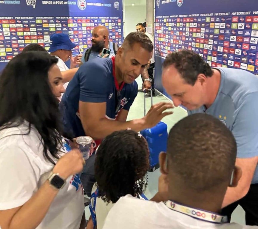 Embaixada Tricolor BBMB leva assistidos pela Apae para assistir Bahia x Bragantino na Arena Fonte Nova 