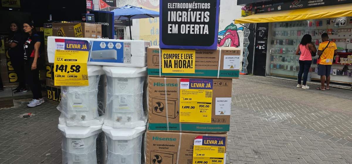 Descontos da Black Friday atraem consumidores para o centro de Feira de Santana