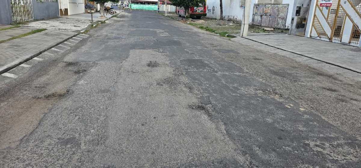 Buracos na via preocupam moradores da rua Venezuela no bairro Capuchinhos Buracos na via preocupam moradores da rua Venezuela no bairro Capuchinhos