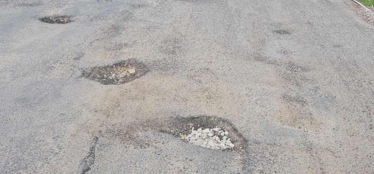 Buracos na via preocupam moradores da rua Venezuela no bairro Capuchinhos Buracos na via preocupam moradores da rua Venezuela no bairro Capuchinhos