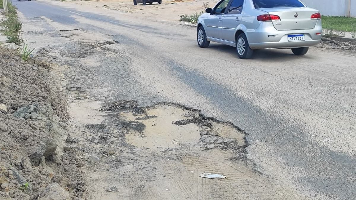 buracos na antiga estrada