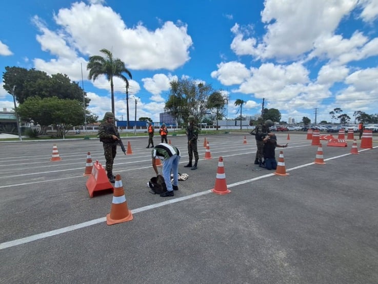 atividade do evento conheça seu Exército Brasileiro em Feira de Santana
