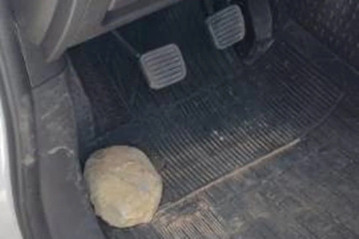 Homem em surto apedreja viatura da PM no sudoeste baiano