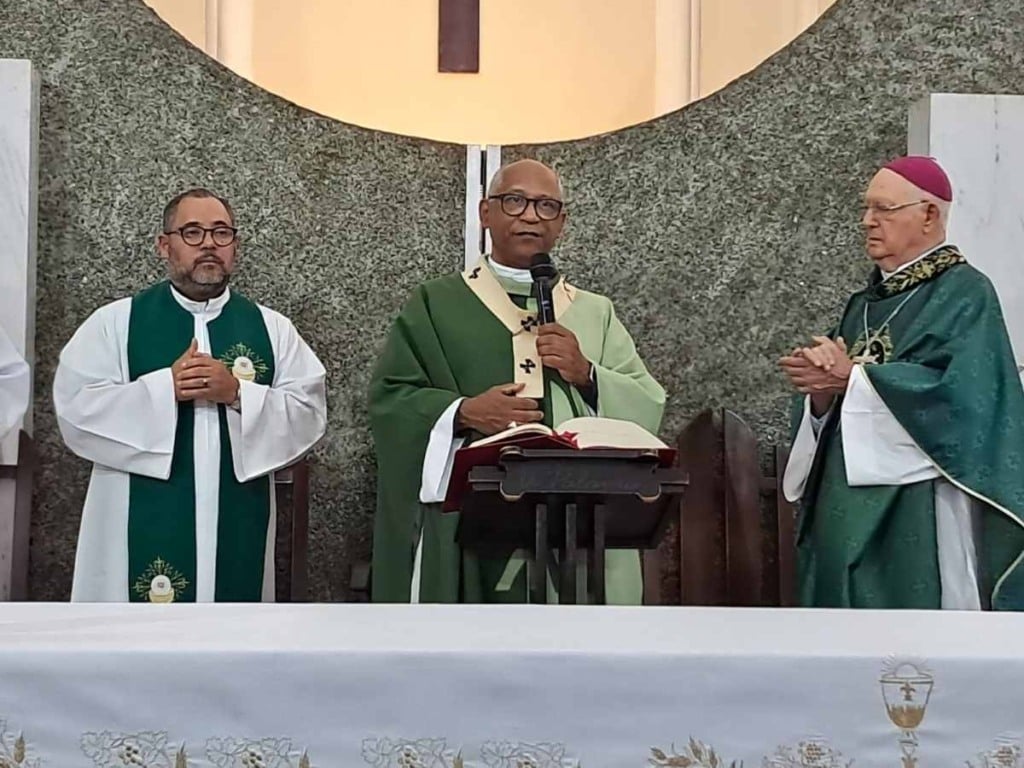 Dom Itamar Vian é homenageado pela Academia Feirense de Letras durante missa no Santuário Senhor dos Passos