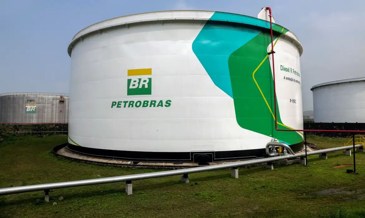 Petrobras reduz preço do diesel em R$ 0,12 para distribuidoras