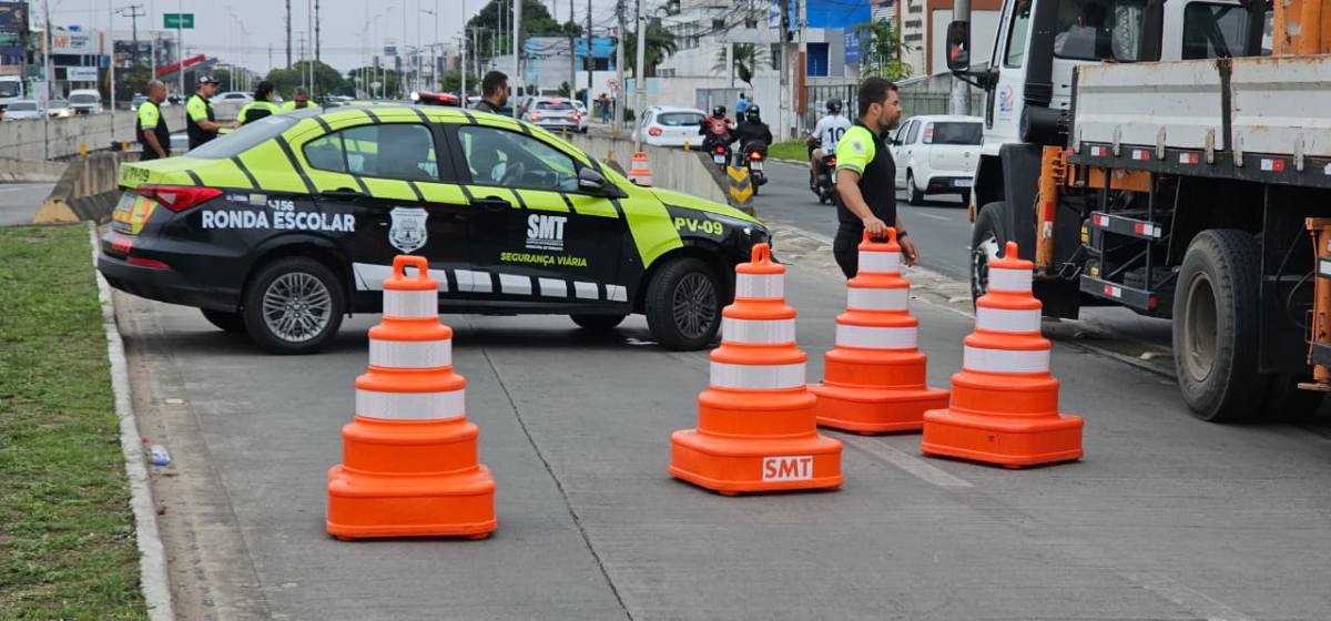 Túnel da Avenida Maria Quitéria é parcialmente interditado após placas internas se soltarem