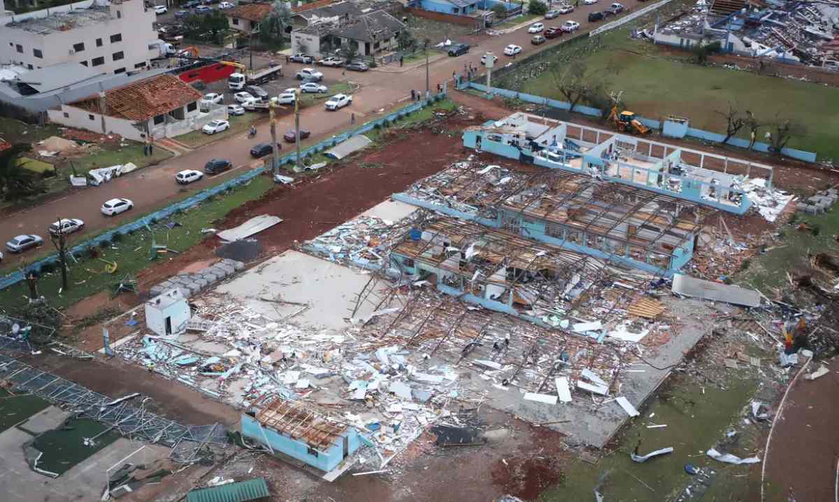 Número de feridos chega a 750 após tornado no Paraná