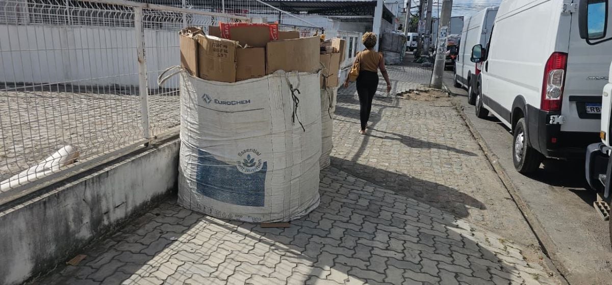 Bag sacolas plásticas material reciclável Rua Barão de Cotegipe