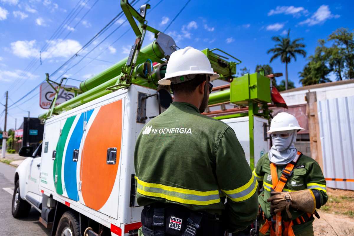 “Gato de energia”: 254 ligações clandestinas são flagradas por dia em agosto na Bahia