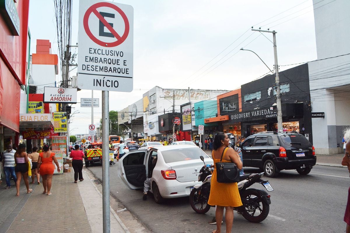 Prefeitura implanta novas áreas de embarque e desembarque para melhorar organização do trânsito