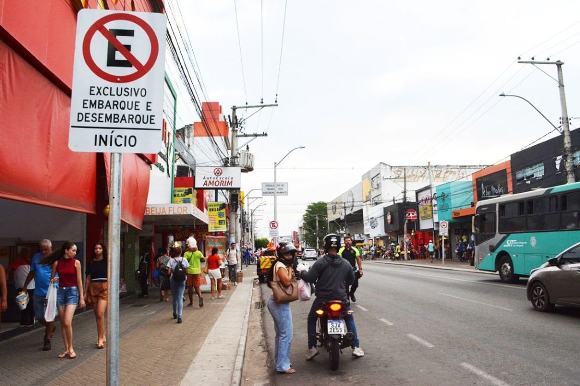 Prefeitura implanta novas áreas de embarque e desembarque para melhorar organização do trânsito