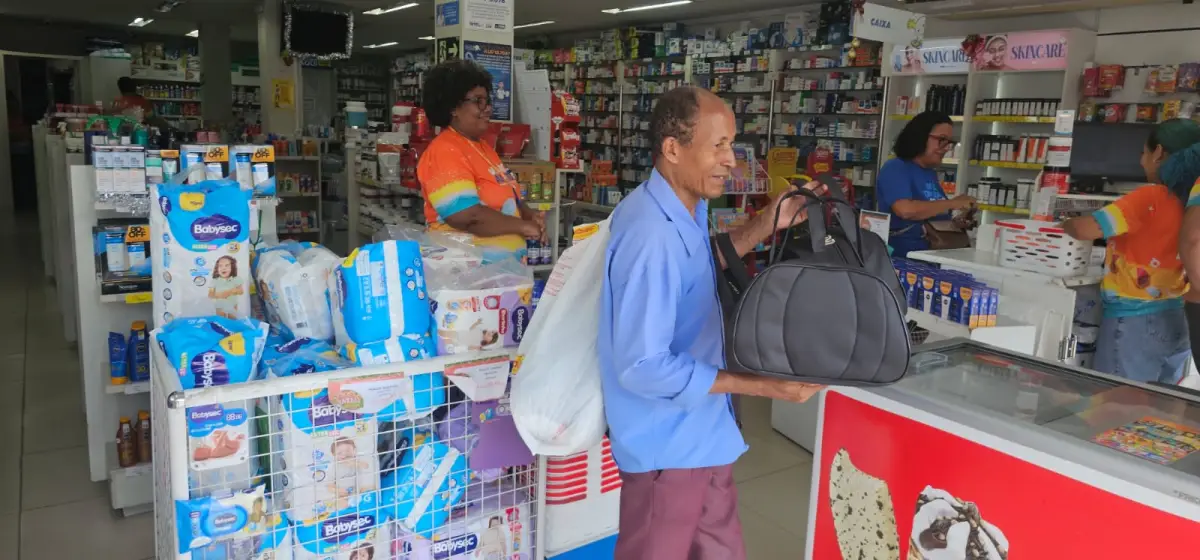 Suspensão de unidades credenciadas ao Farmácia Popular provoca filas e atrasos em Feira de Santana
