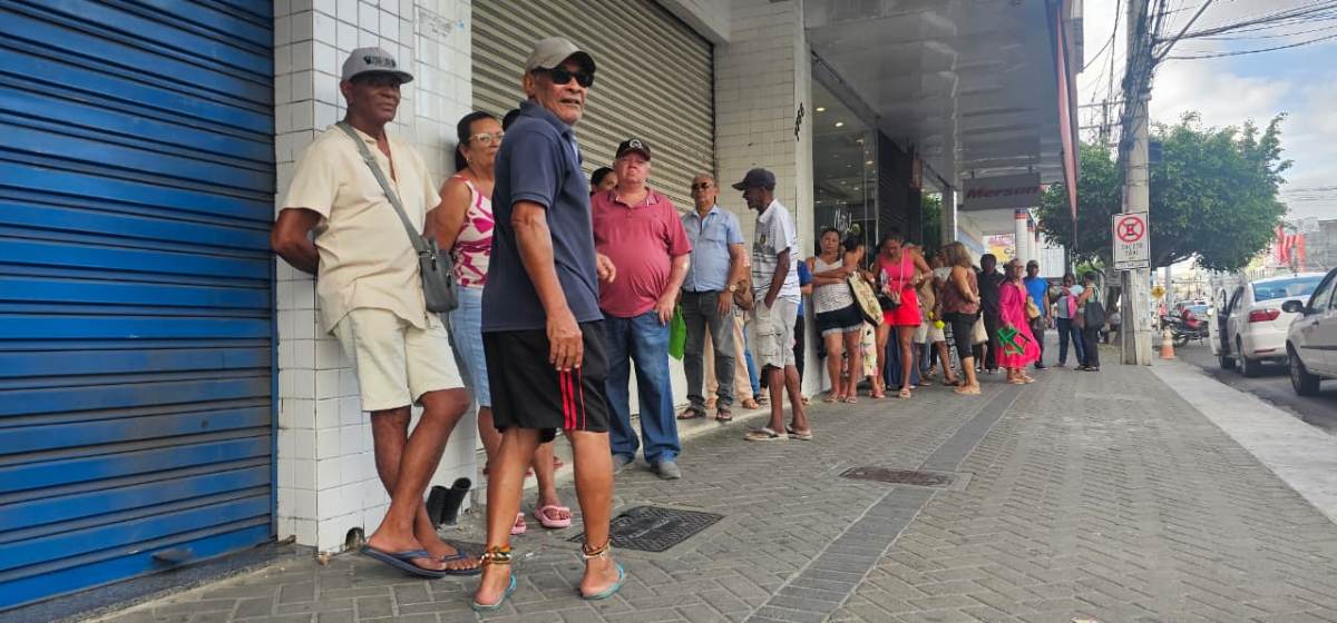 Fila para retirada de medicamentos | Foto: Paulo José/ Acorda Cidade Fila para retirada de medicamentos | Foto: Paulo José/ Acorda Cidade