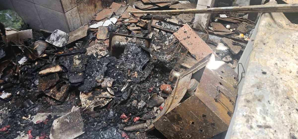 Incêndio destrói lanchonete na Avenida João Durval