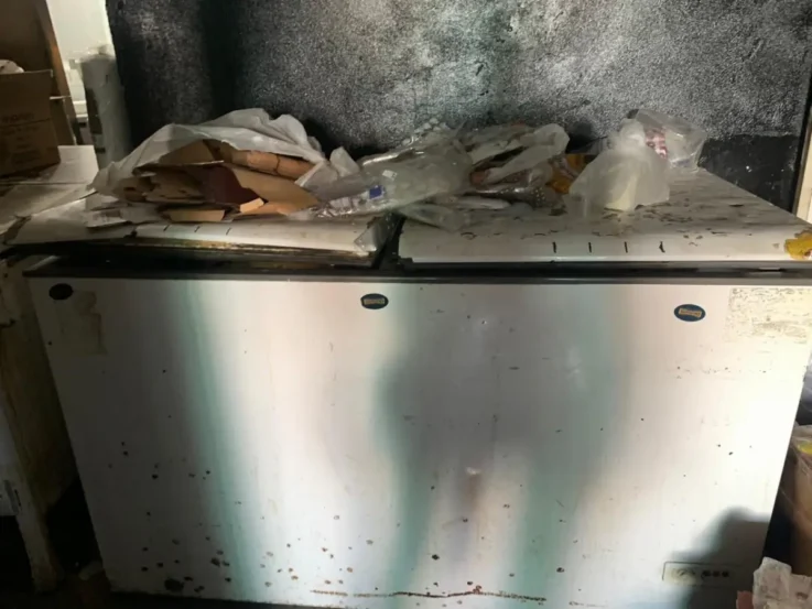 Após sete anos de irregularidades, Vigilância Sanitária interdita estabelecimento no Centro de Feira de Santana