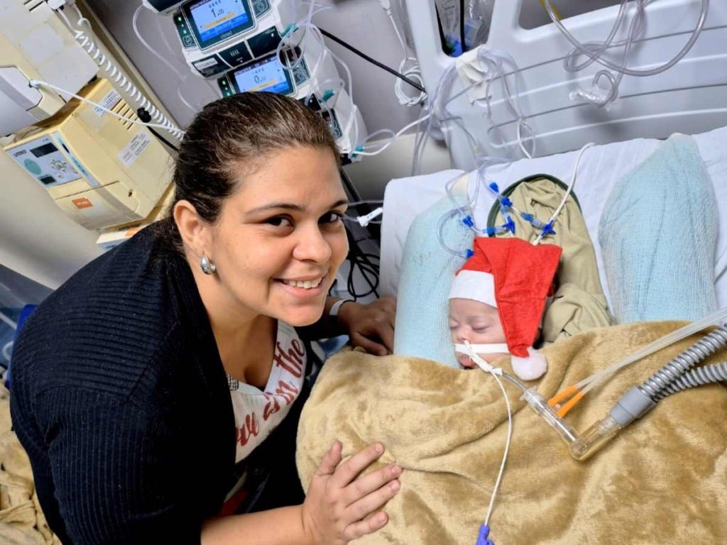 Bebês ganham figurino natalino no Materno-Infantil de Ilhéus e encantam ambiente hospitalar
