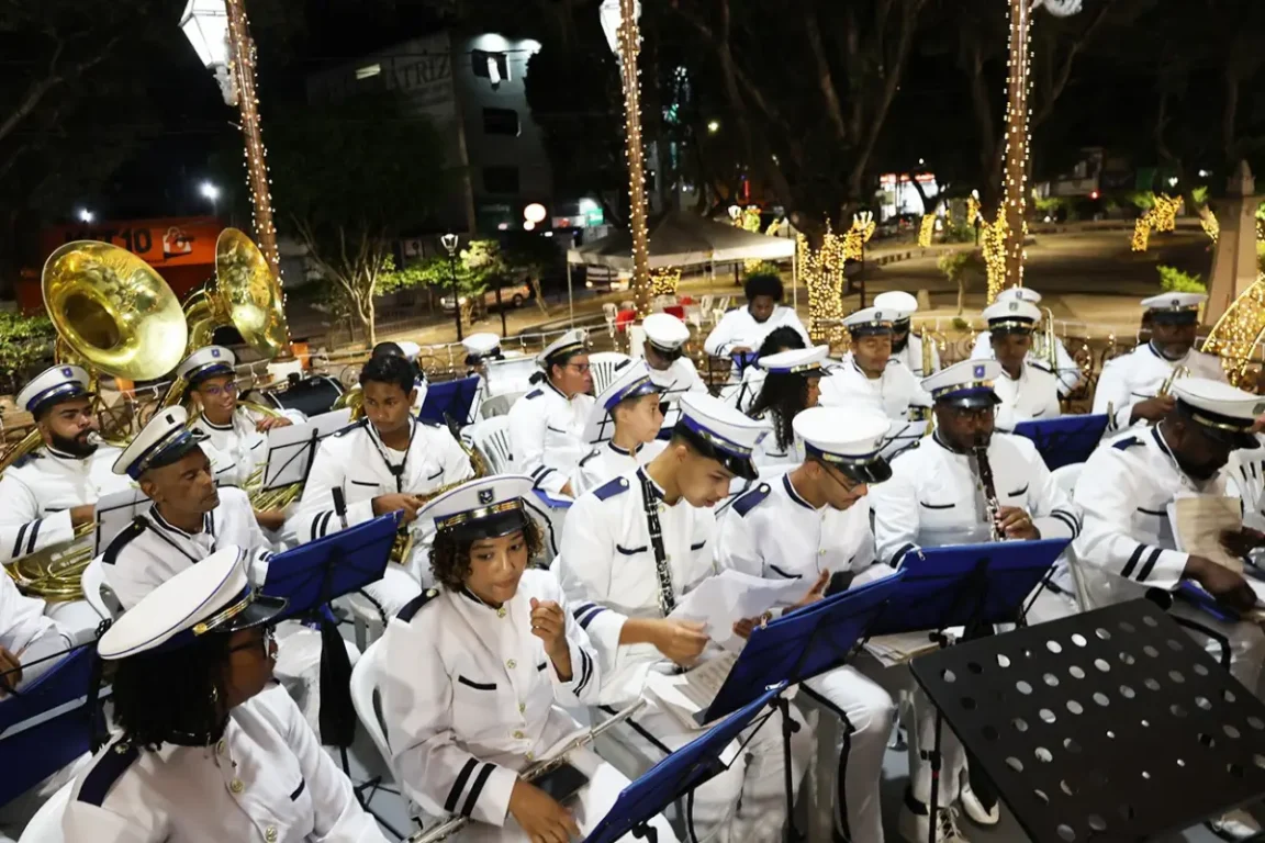 Música e emoção marcam apresentação da Filarmônica 25 de Março no Natal Encantado