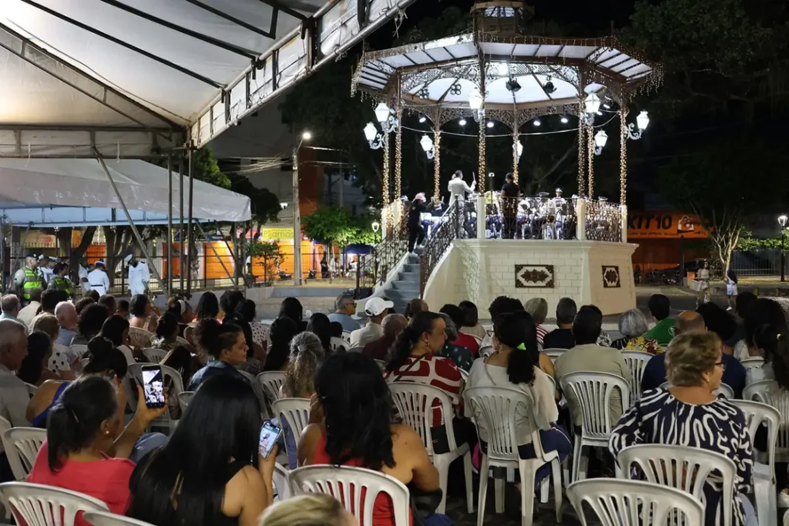 Música e emoção marcam apresentação da Filarmônica 25 de Março no Natal Encantado