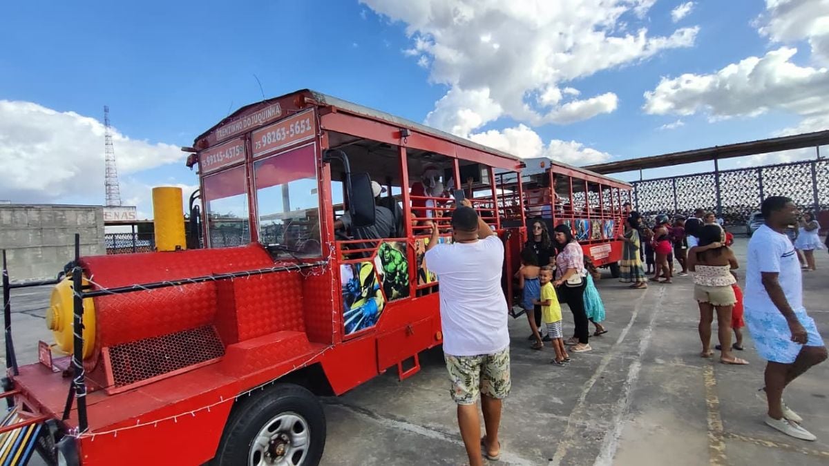 Papai Noel chega de Helicóptero em Feira de Santana