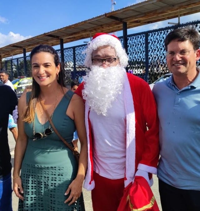 Papai Noel chega de Helicóptero em Feira de Santana