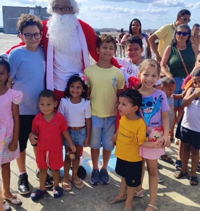 Papai Noel chega de Helicóptero em Feira de Santana
