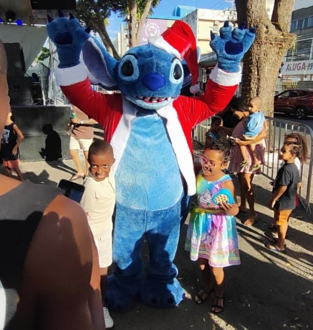 Papai Noel chega de Helicóptero em Feira de Santana