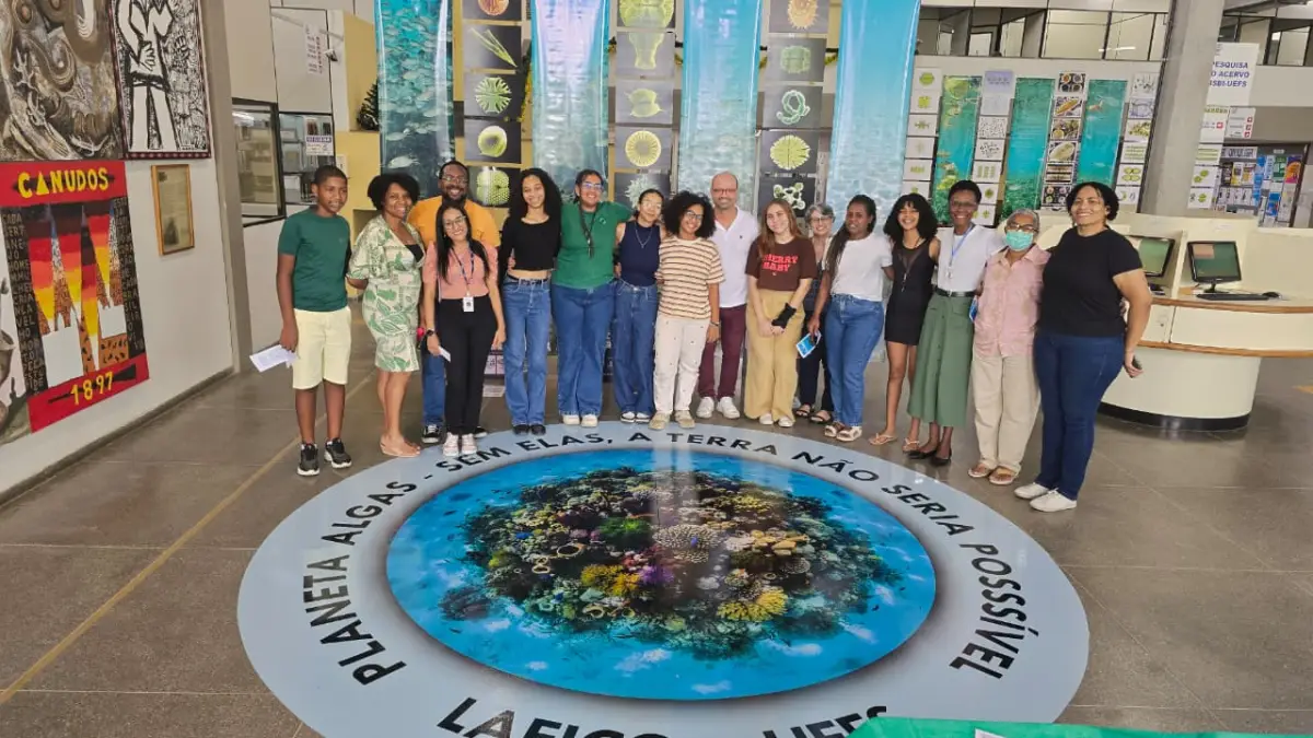 Exposição “Planeta Algas: Sem elas, a Terra não seria possível!” é aberta no hall da Biblioteca Central da Uefs