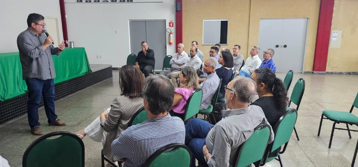 Reunião sobre a implantação do curso de engenharia de produção na UEFS