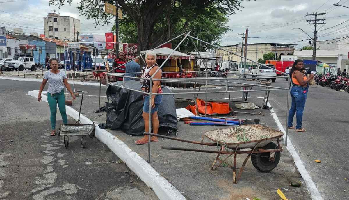 Ambulantes reclamam de restrições e privatização de espaço comercial no Natal Encantado