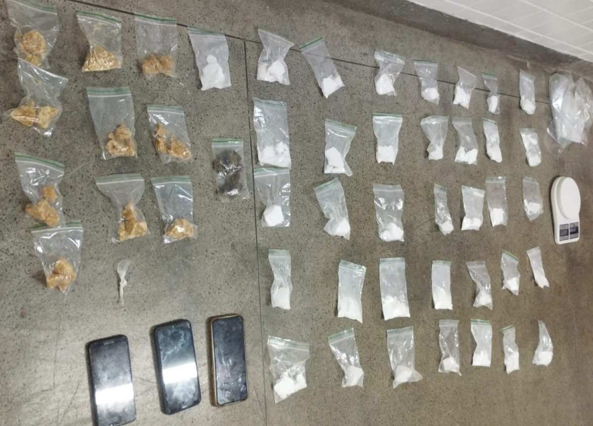 PM realiza duas prisões por tráfico de drogas em Feira de Santana