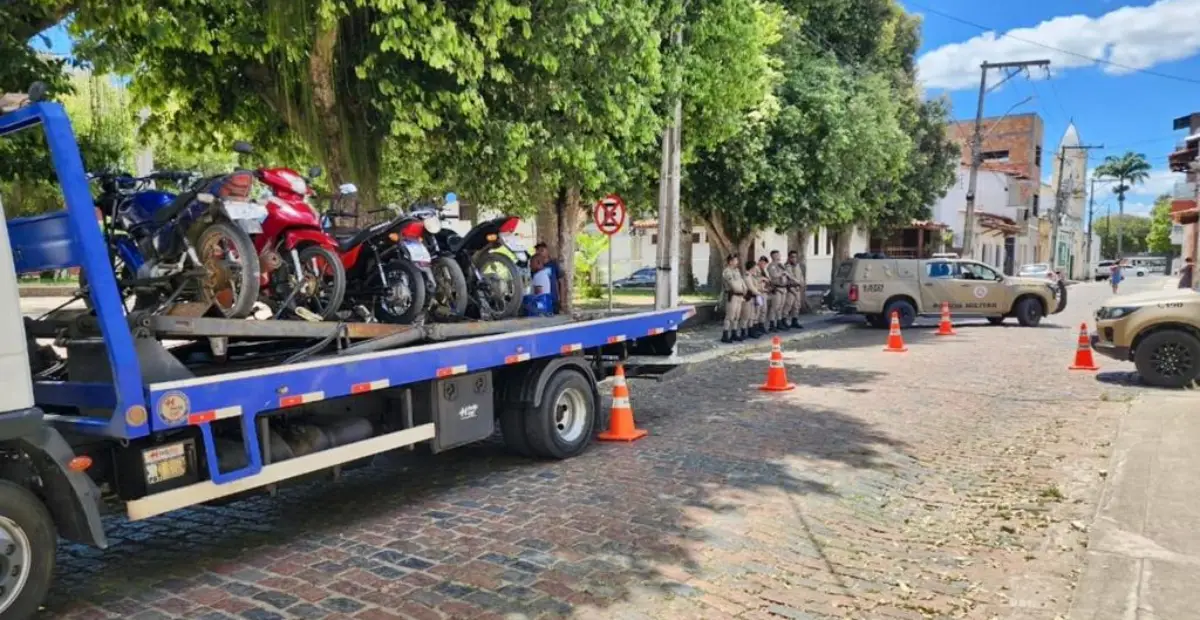 Veículos são apreendidos durante fiscalização da PM em São Gonçalo dos Campos e Conceição da Feira