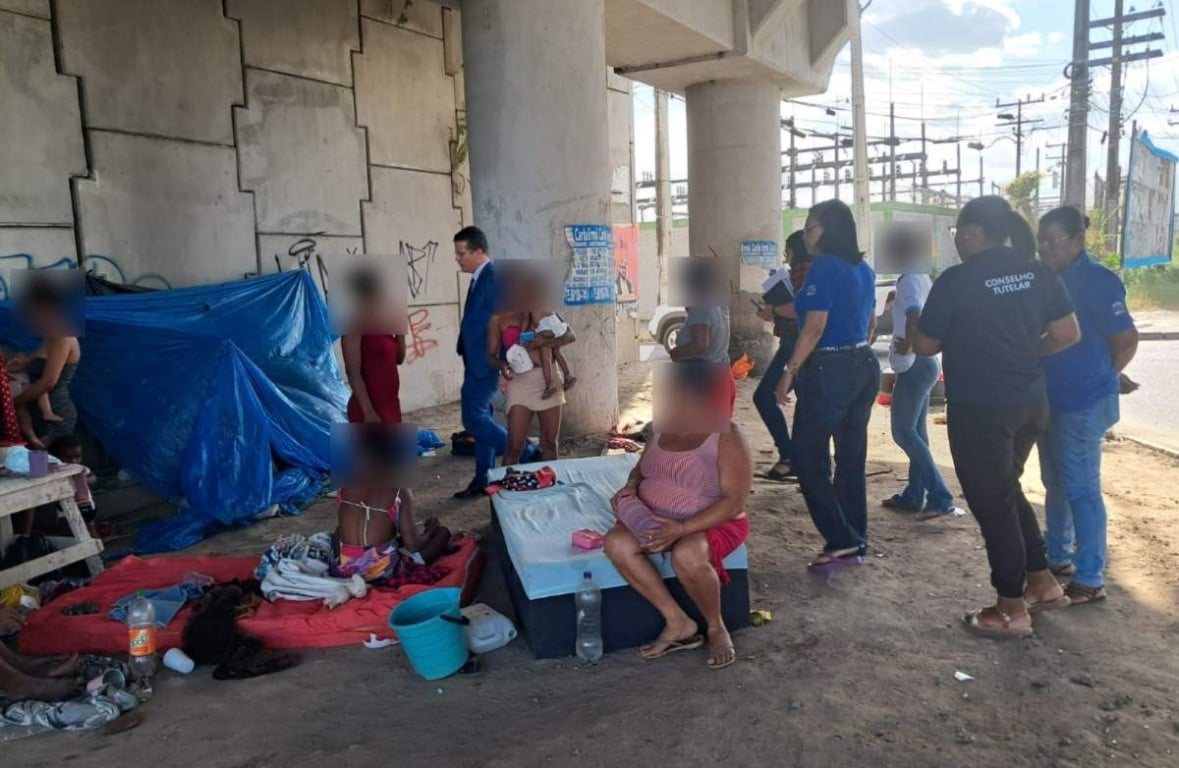 Vara da Infância e Juventude fiscaliza exploração de crianças e adolescentes em viaduto de Feira de Santana