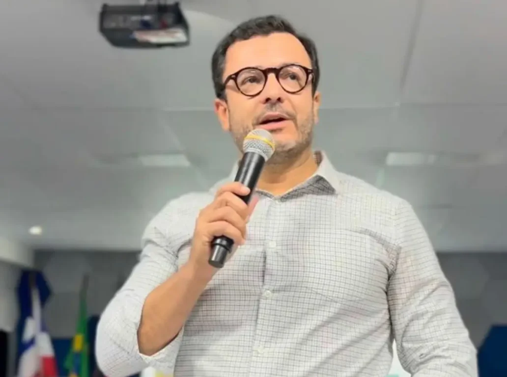 Andrews Pedra Branca professor da Uneb