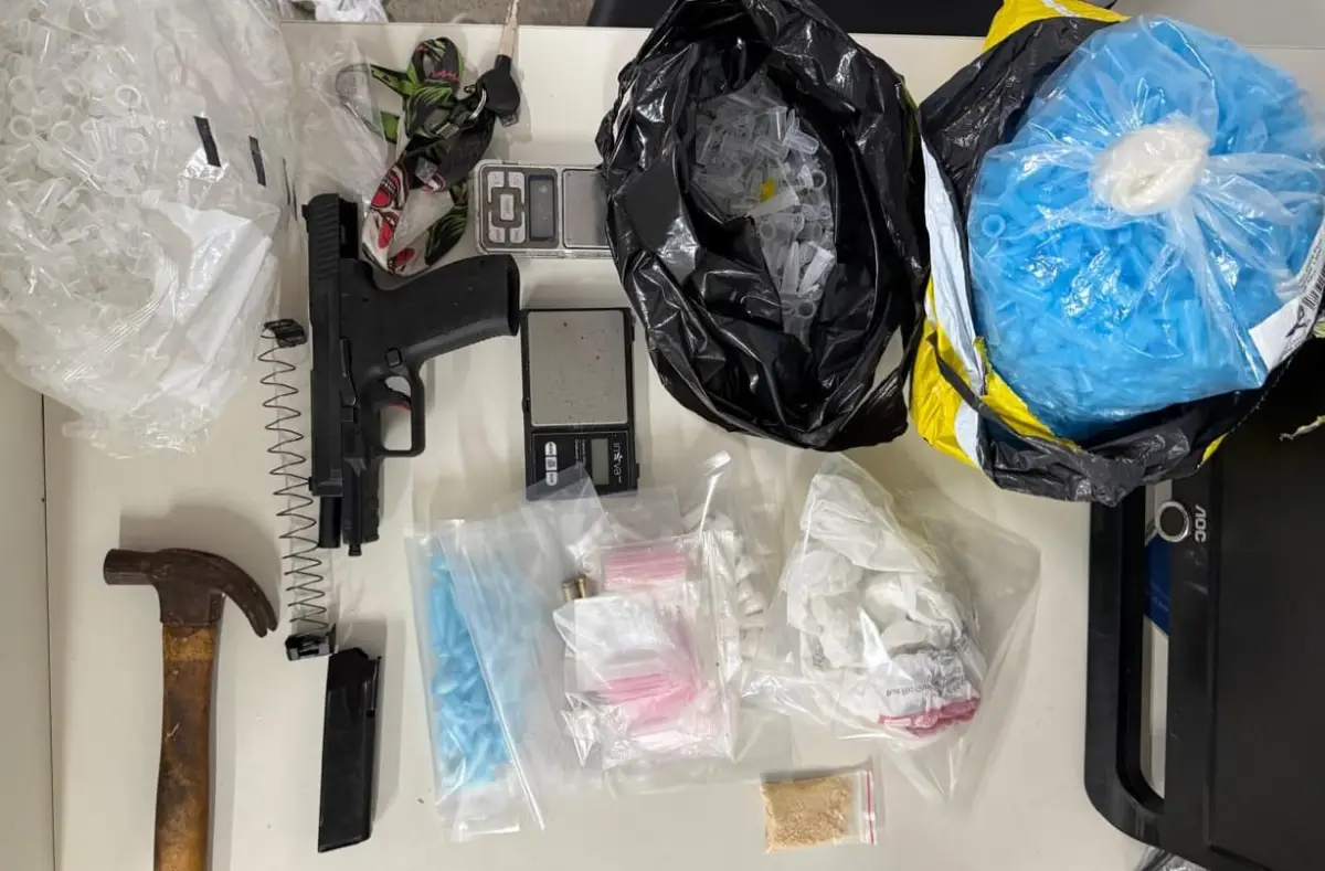 Homem é preso com pistola e drogas durante ação da Operação Força Total em Feira de Santana