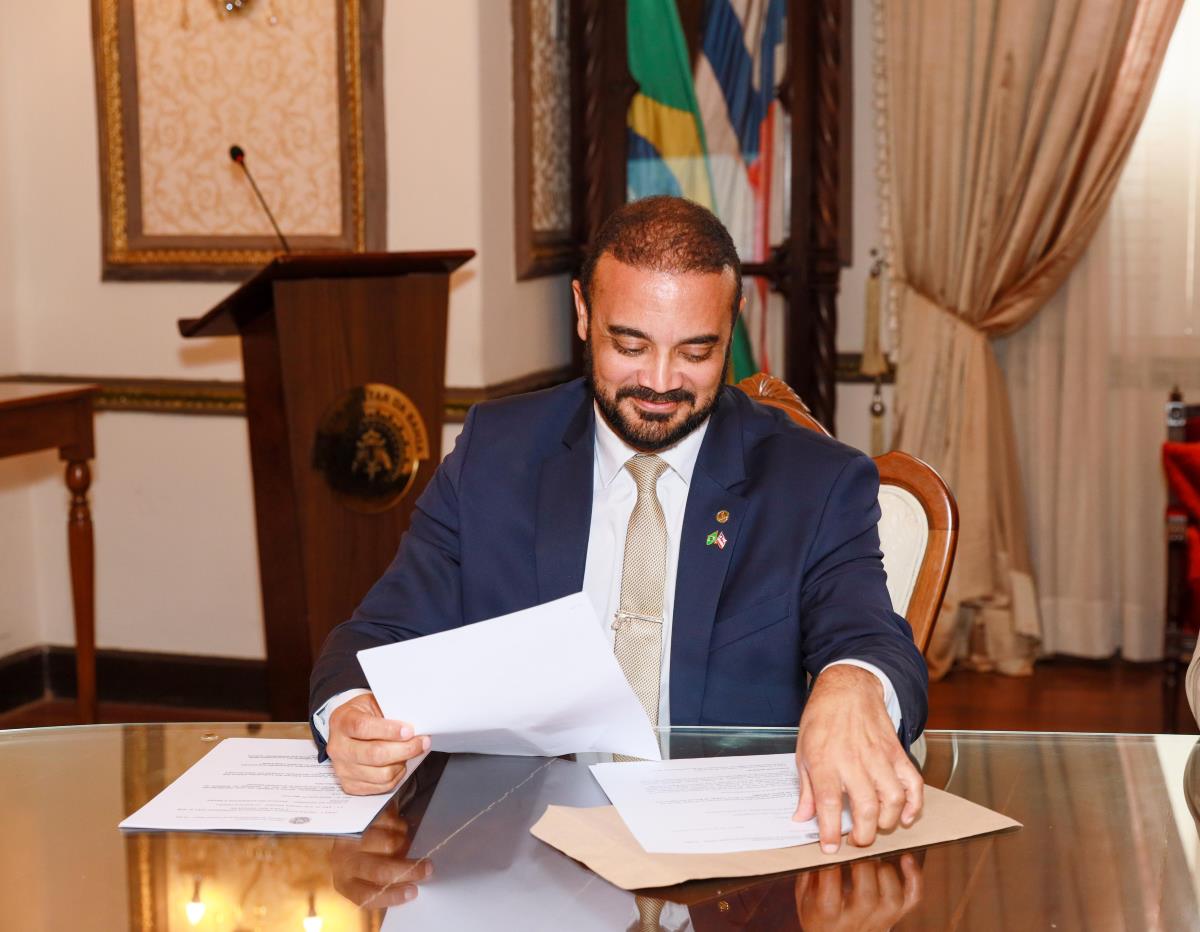 Capitão Alden celebra aprovação de projeto