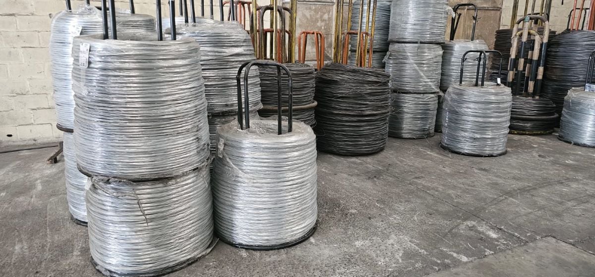 Com salários atrasados, funcionários de empresa terceirizada fazem protesto