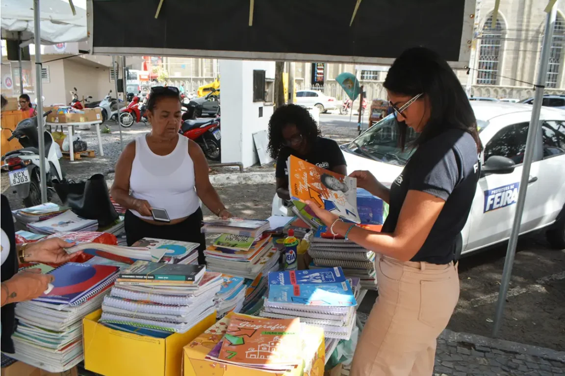 Procon fiscaliza Feira de Livros Usados