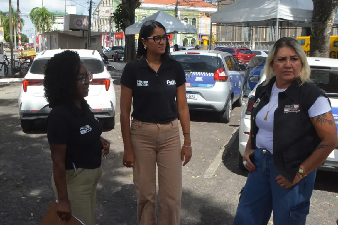 Procon fiscaliza Feira de Livros Usados
