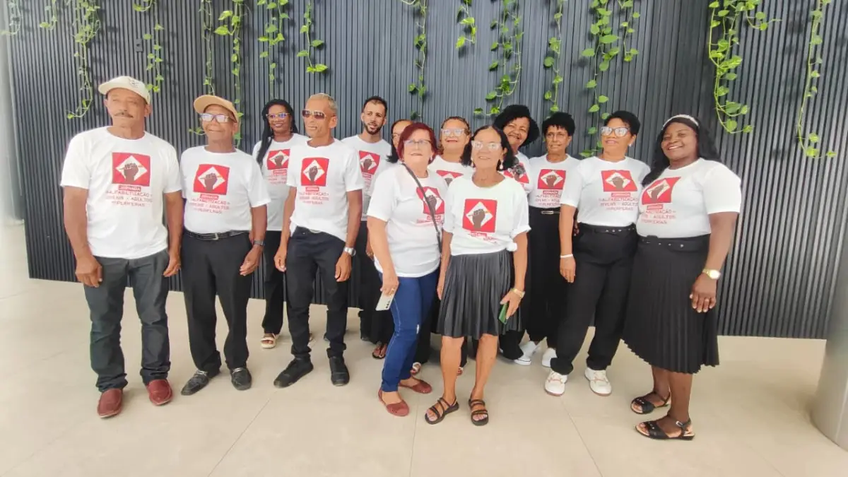 Projeto Mãos Solidárias alfabetiza quase mil jovens, adultos e idosos em Feira de Santana