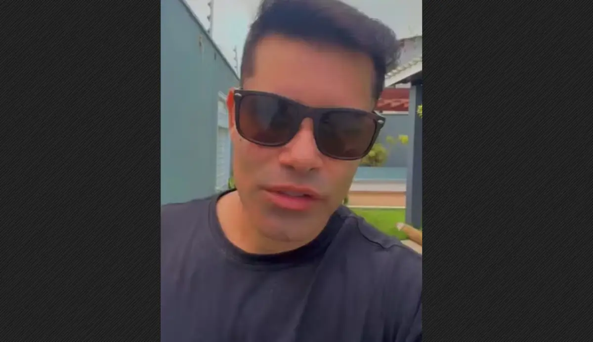 Cantor Kiko, da banda Chicabana, sofre acidente de carro em Feira de Santana