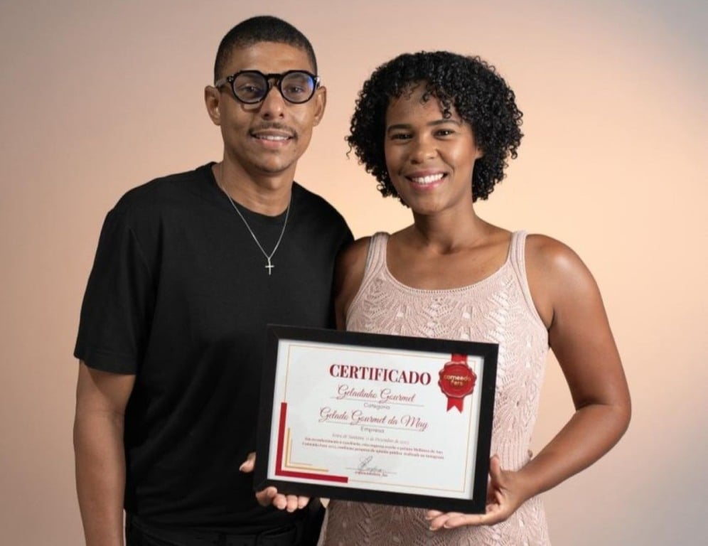 Maeli Santos e o namorado Eliab Simões recebendo o Melhores do Ano Comendo Fora 2025