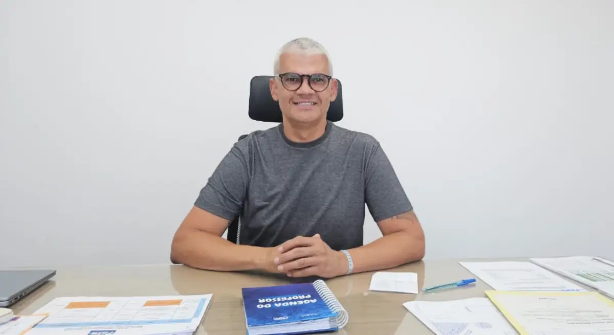 Antes do início das aulas, fardamento e material escolar são distribuídos em Feira de Santana; veja o que vem em cada kit